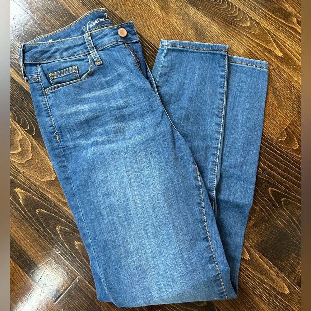 Universal Thread size 4 Skinny Jeans